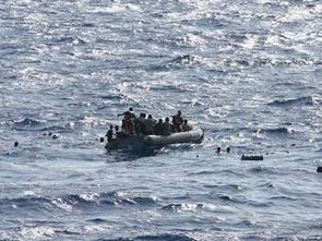 亚丁湾一轮船发生翻船事故 至少13人死亡 